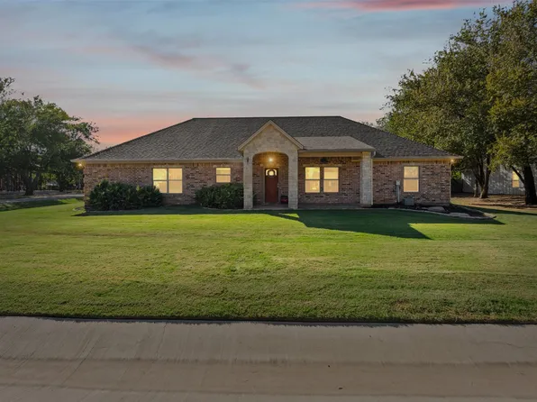 904 Janis St, Granbury, TX 76049