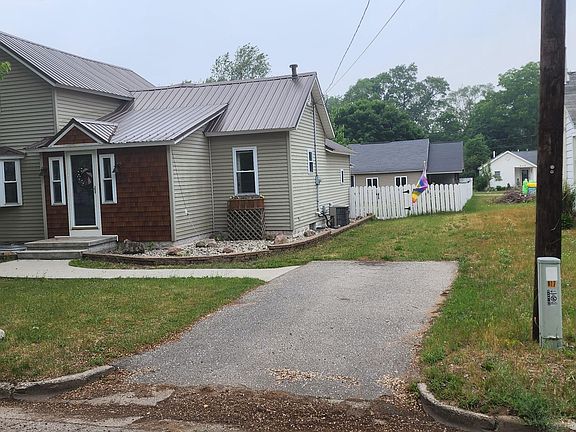 4th image of 813 Bjornson St