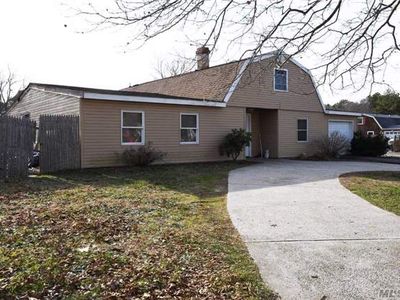 2 Horizon Ln, Bellport, NY, 11713