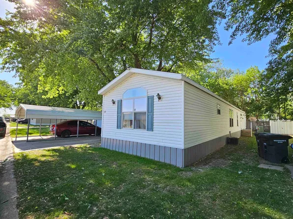 1410 E South St Trailer 37, Hastings, NE 68901