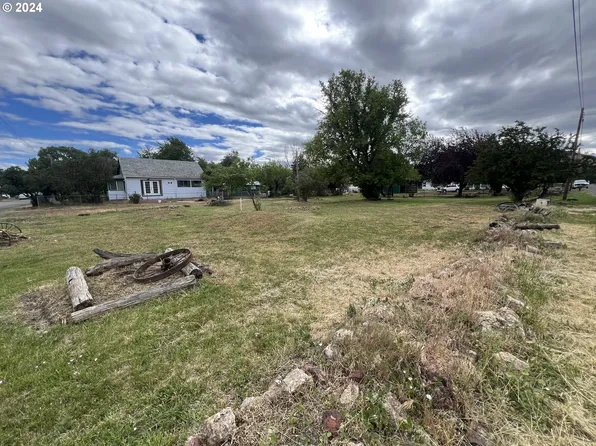 Russell Ave, La Grande, OR 97850