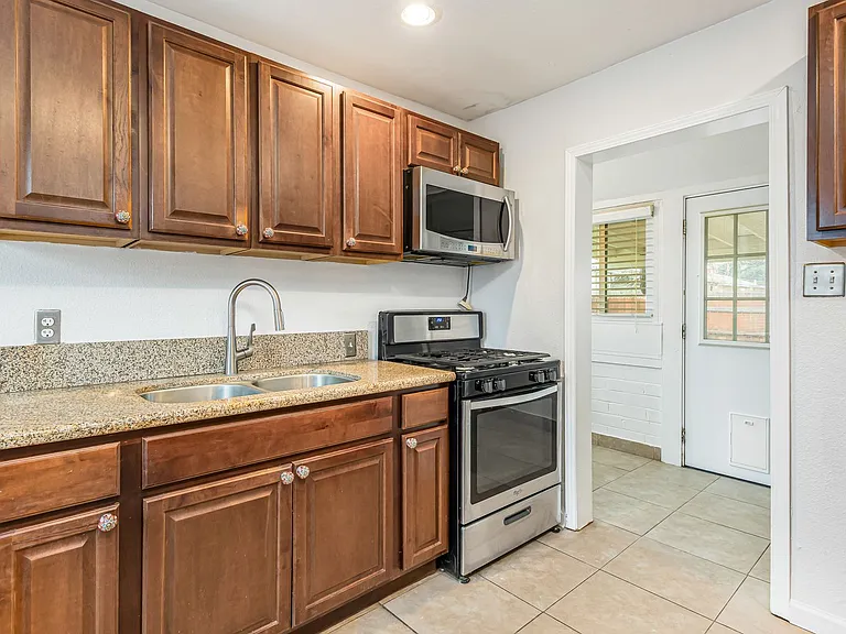 14993 Yucca Ave — Photo 3