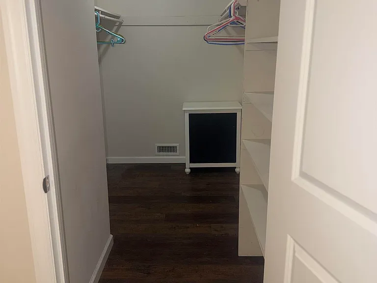 217 Colonial Ct — Photo 14