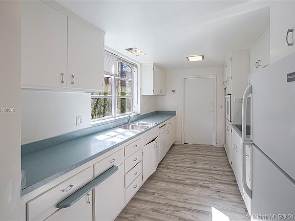 3rd image of 2805 Segovia St
