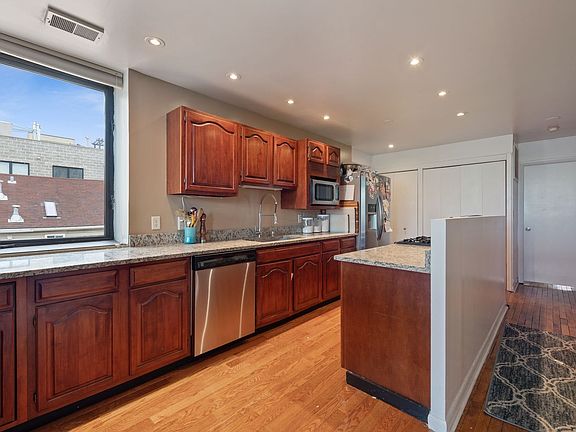 4th image of 2950 N Lincoln Ave APT 3N