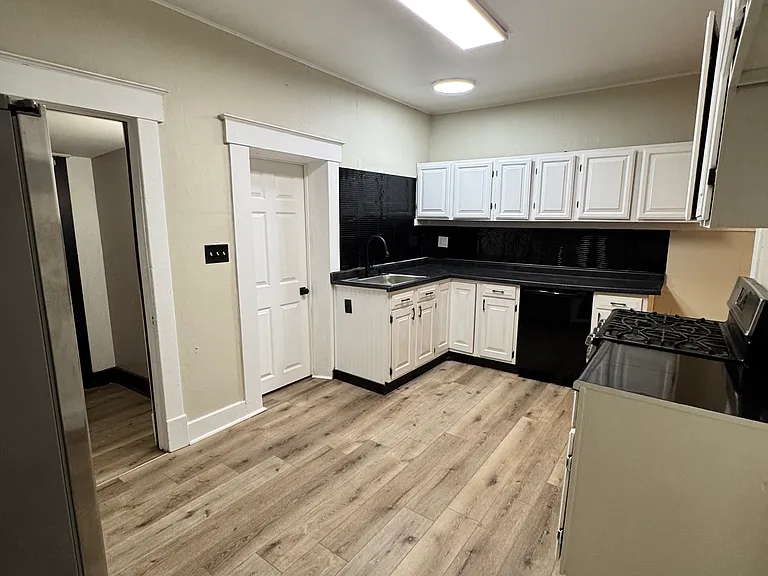 51 E Bradley Ave — Photo 17