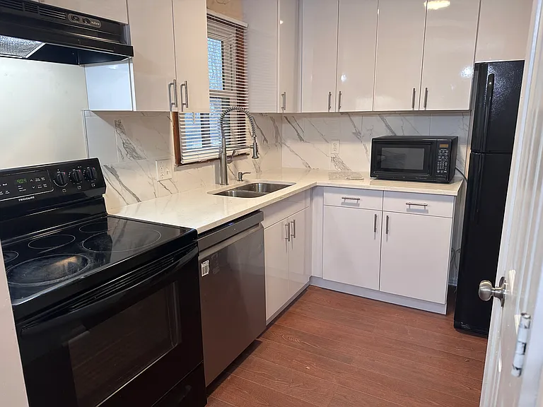 1002 Carla Pl — Photo 8