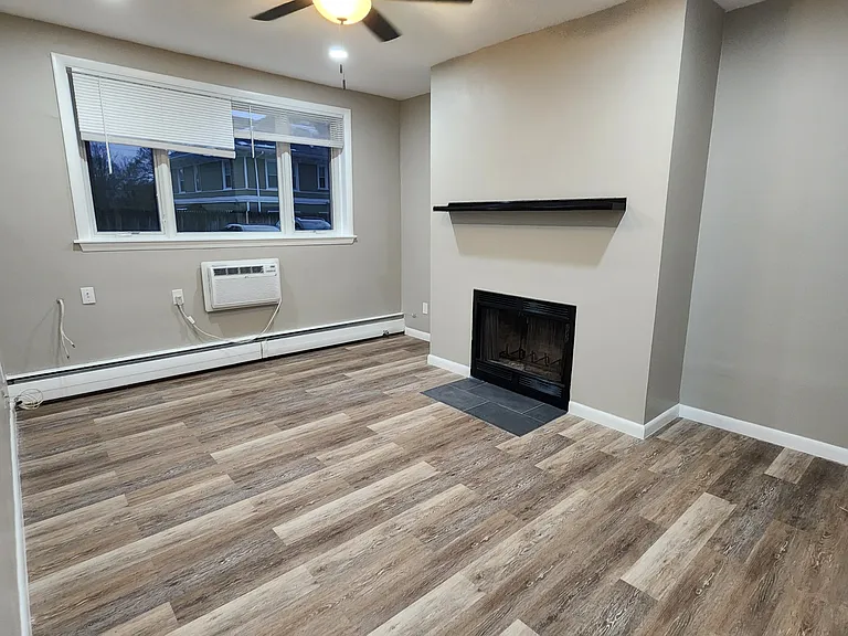 40 Evergreen St #14 — Photo 4