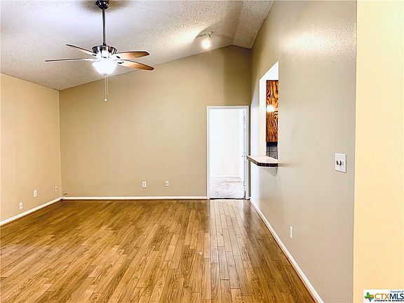 3rd image of 712 Queenswood Trl