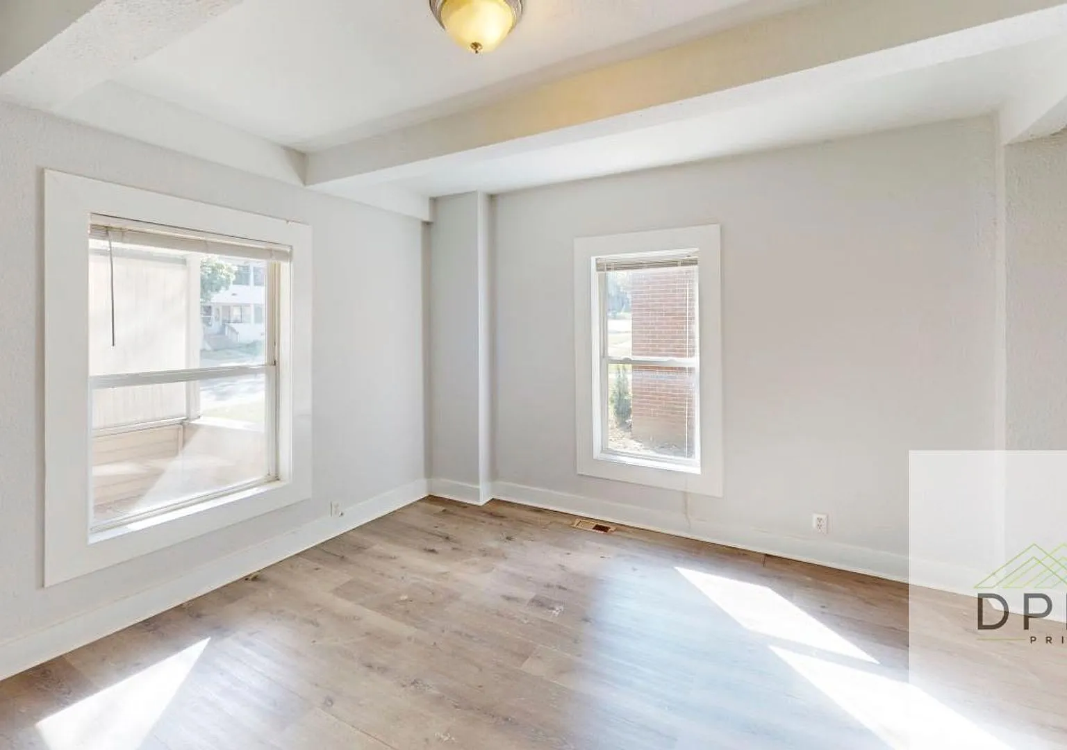 325 E Hillsdale — Photo 2