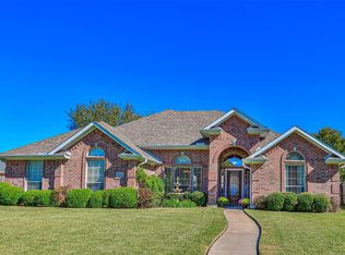 914 Wheeler Creek Dr, Gainesville, TX 76240