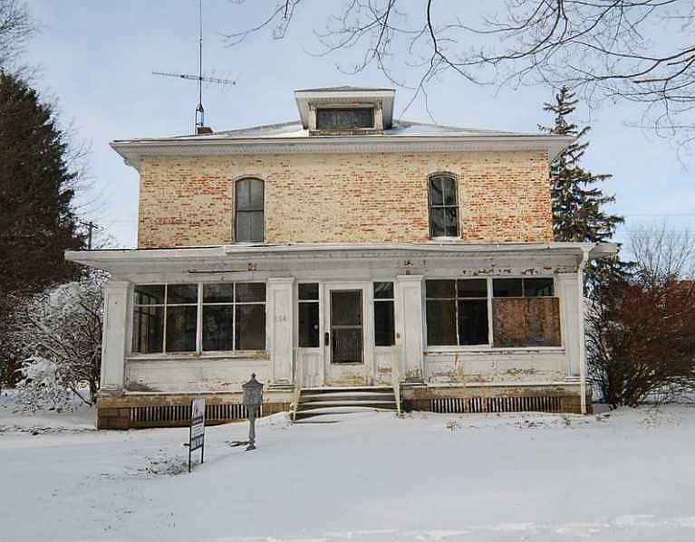 1st image of 104 S Franklin St