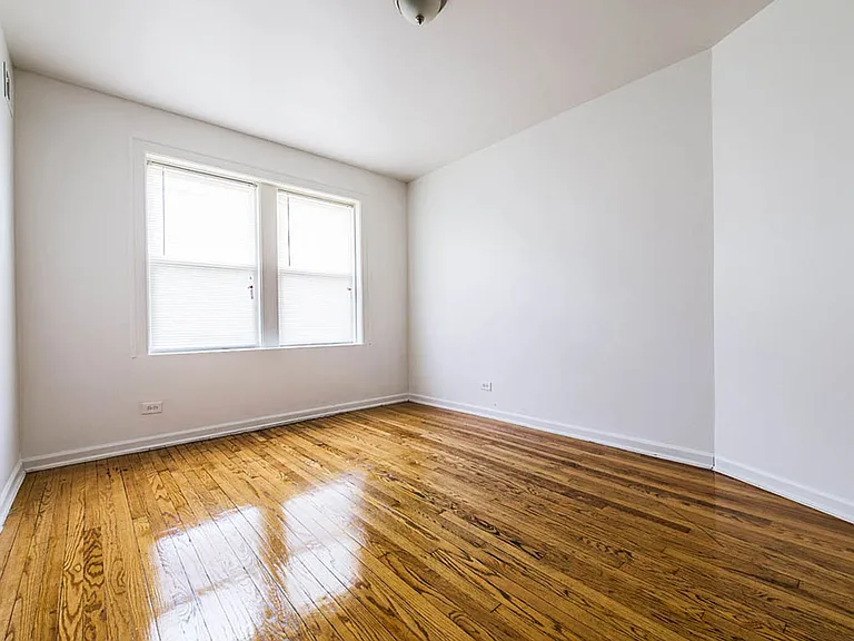 1145 N LeClaire — Photo 14