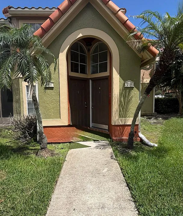 421 Fountainhead Cir #209