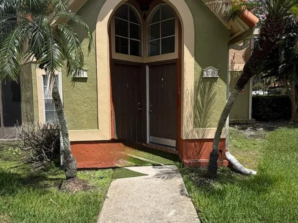 421 Fountainhead Cir, Kissimmee, FL