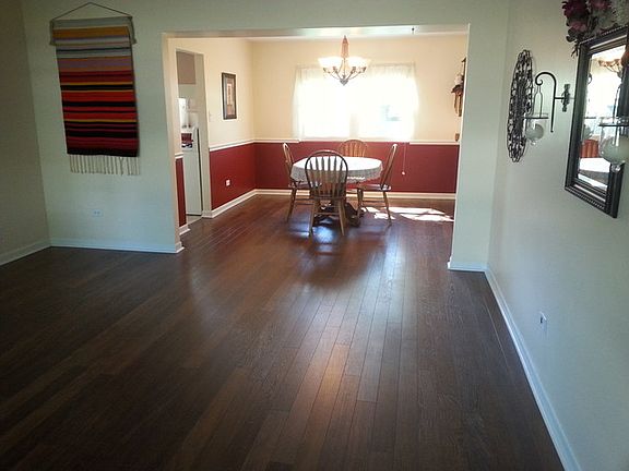 5th image of 915 Surrey Ct
