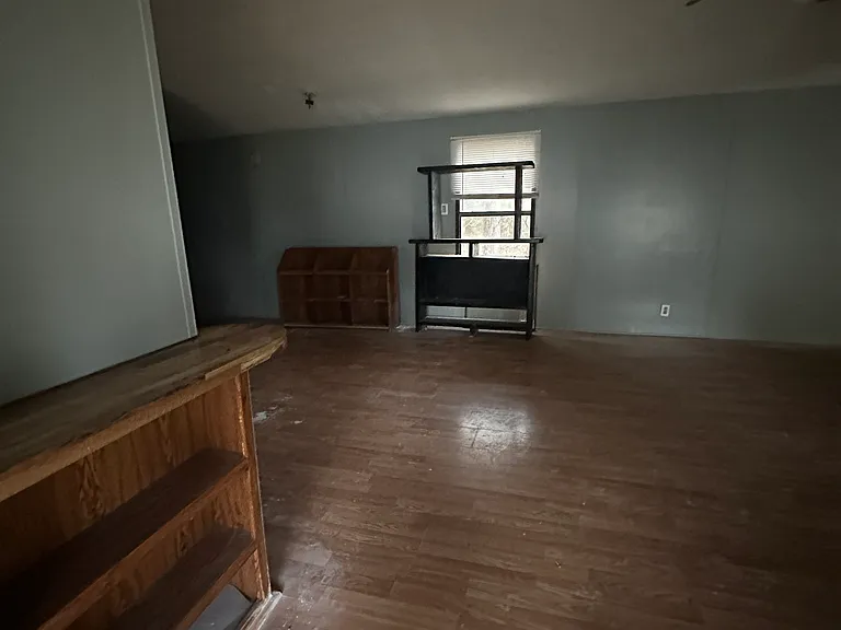 108 Marbury Rd — Photo 2