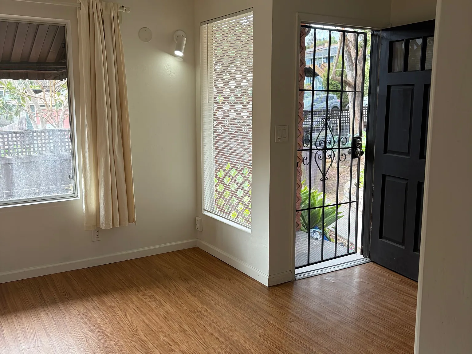 1 bed, 570 sqft, $2,350 — Photo 2