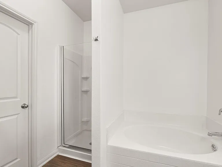 718 Crystal Lakes Dr — Photo 15
