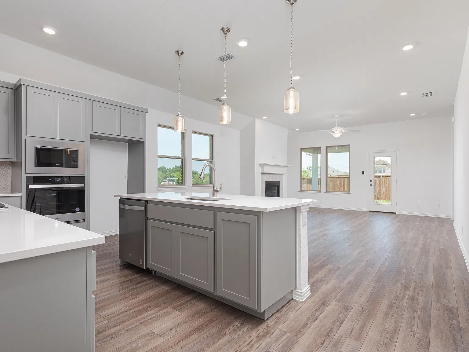 4 bed, 2252 sqft, $2,895 — Photo 4