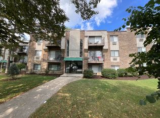 1477 N Winslowe Dr UNIT 302, Palatine, IL 60074