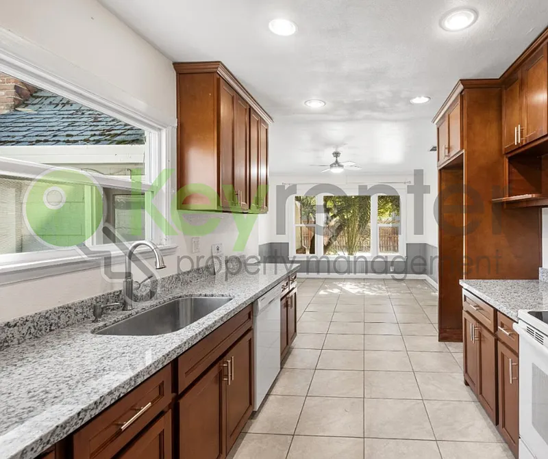 3 bed, 2.0 bath, 2156 sqft, $2,350 — Photo 4