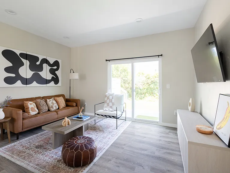 6237 Hobart St — Photo 5