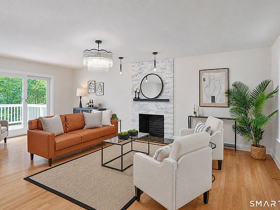 3rd image of 2 Sutherland Drive