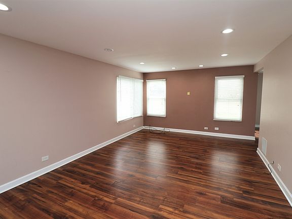 3rd image of 21 Brittany Ln