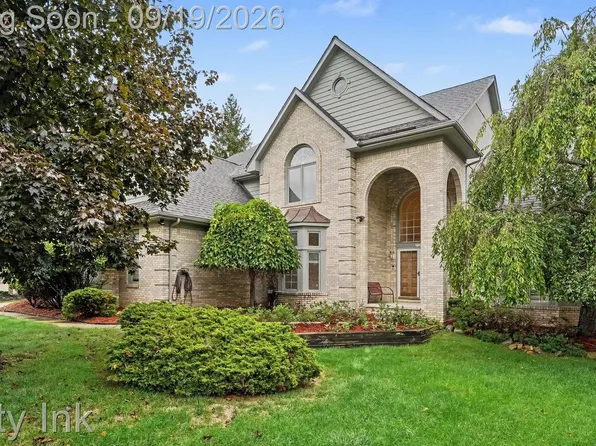 27208 Hampstead Blvd, Farmington Hills, MI 48331