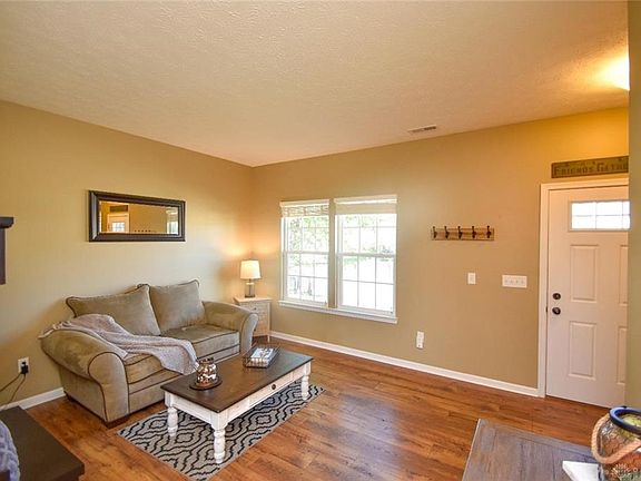 4th image of 9686 Linden Brook Dr