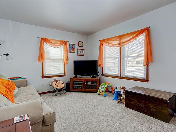 5th image of 900 Park St