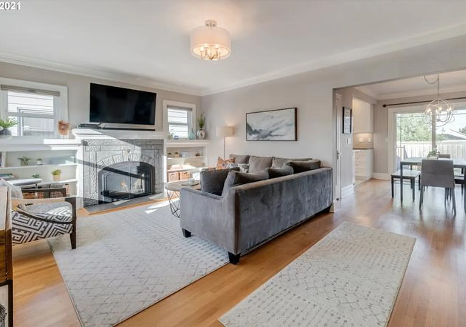 Beautifully Updated Arbor Lodge 3 Bedroom Bungalow — Photo 3