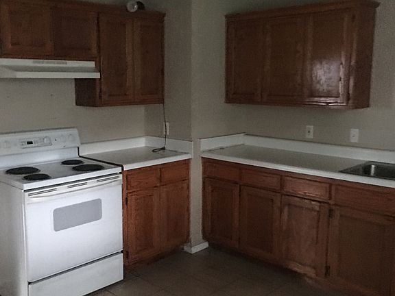 2nd image of 2418 W Gum St