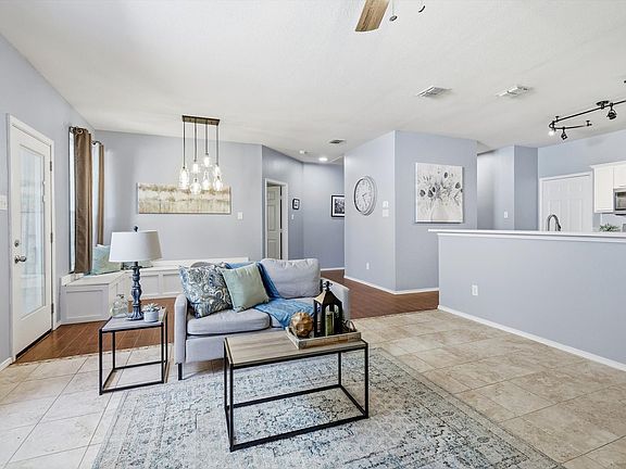 4th image of 11920 Hickory Cir