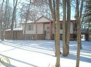 1355 Roberta Ct, Howell, MI 48843