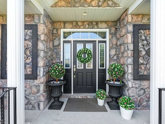 4th image of 8 Ferndale Pl