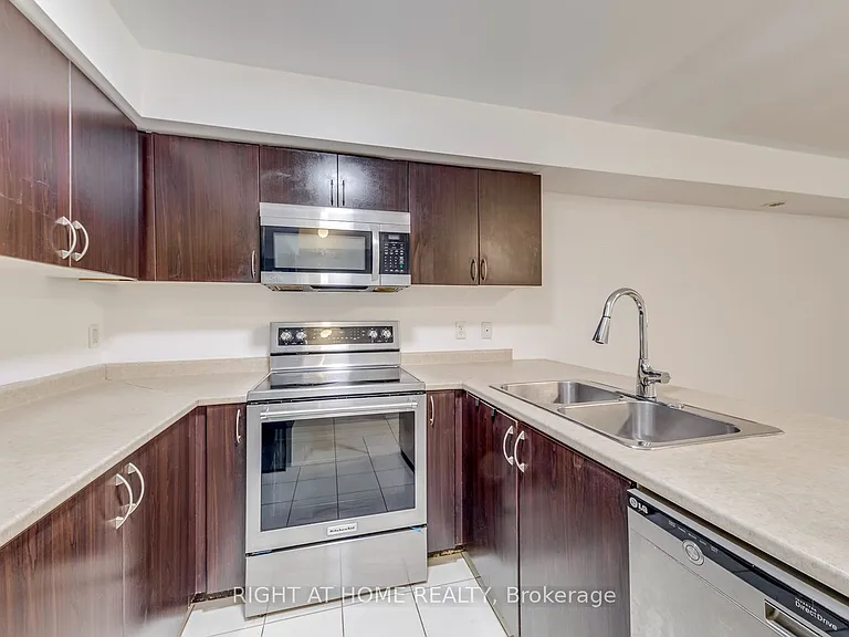 2464 Post Rd #8 — Photo 15