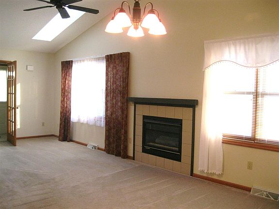 4th image of 45 Westbury Ct