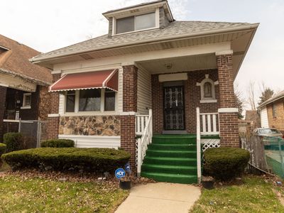 8018 S Bennett Ave, Chicago, IL, 60617