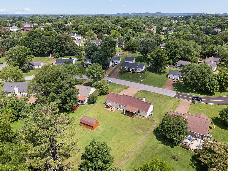 504 Riverview Dr — Photo 40