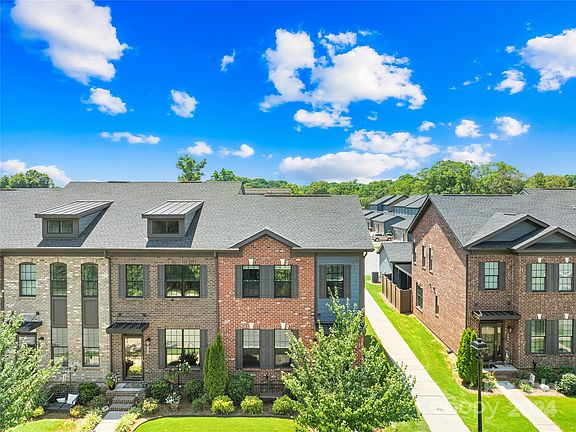 3rd image of 260 Linestowe Dr