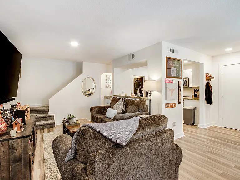 4777 Cedar Springs Rd #7P — Photo 8