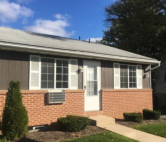 361 E Maple St #D — Photo 1