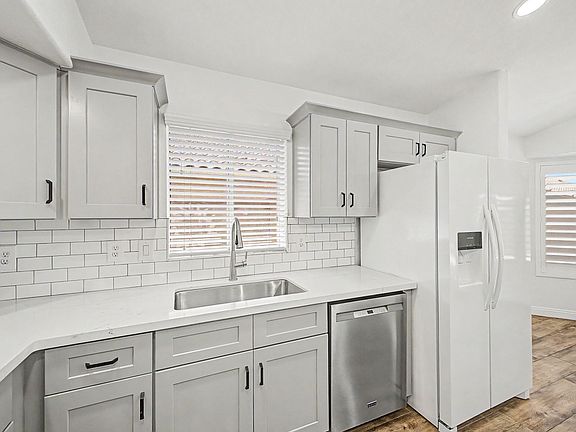 3rd image of 6919 E Lakeview Ave