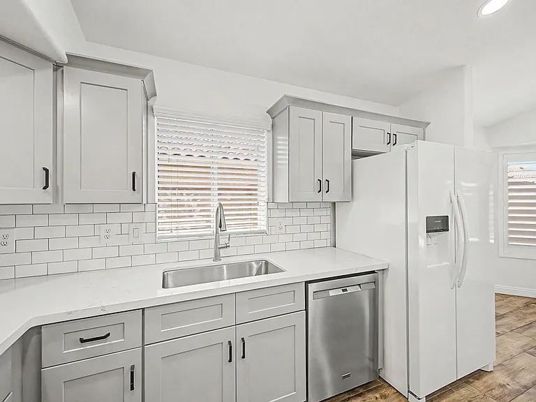 6919 E Lakeview Ave — Photo 3