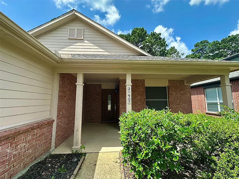 21907 Willow Downs Dr — Photo 2