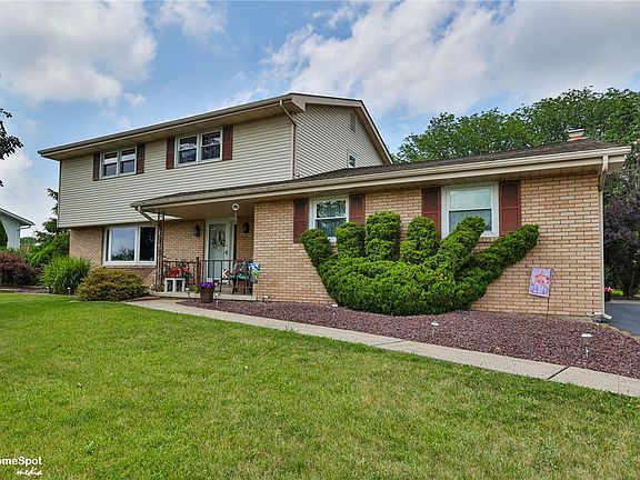 4th image of 2831 Vista Dr N