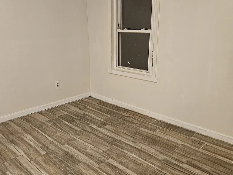 14 Oriental St — Photo 11