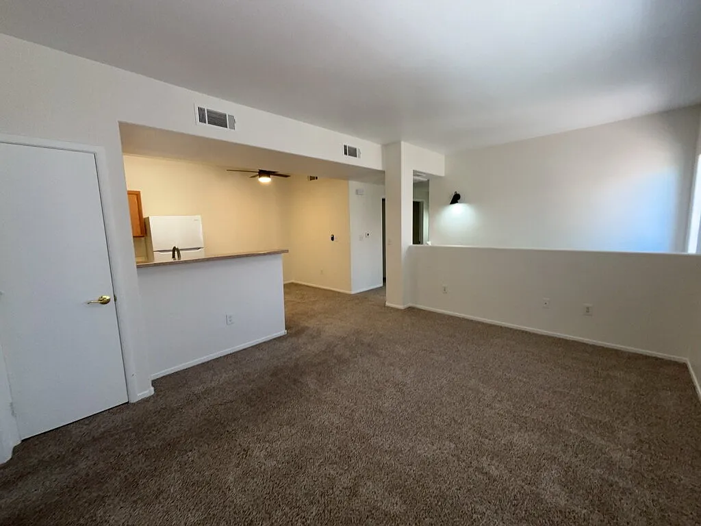 2 bed, 2.0 bath, 888 sqft, $1,095 — Photo 2